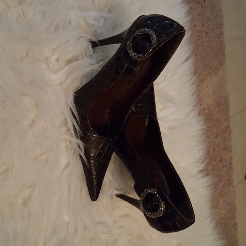 Shoes - Picture 2 of 5